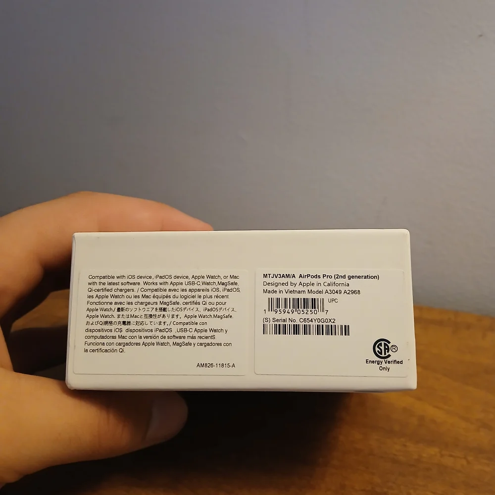 Apple White Wireless Earbuds with Charging Case